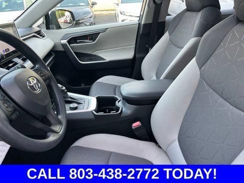 Used 2025 Toyota RAV4 XLE AWD/4WD image 9
