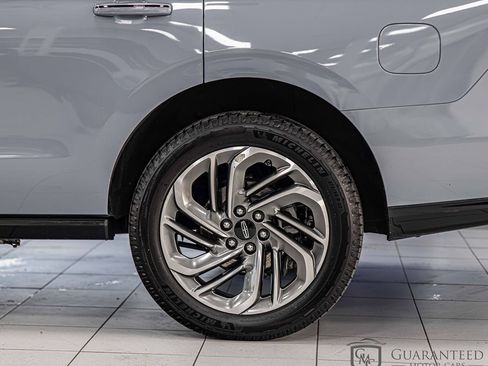 Used 2025 Lincoln Navigator Reserve image 8