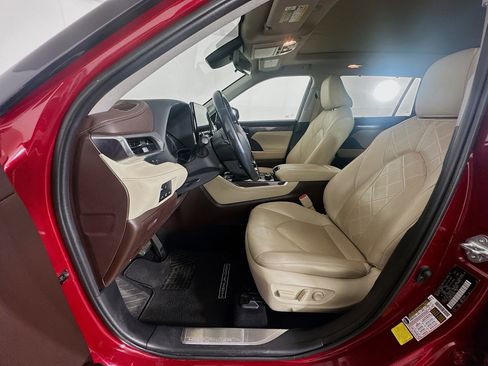 Used 2020 Toyota Highlander Platinum AWD/4WD image 13