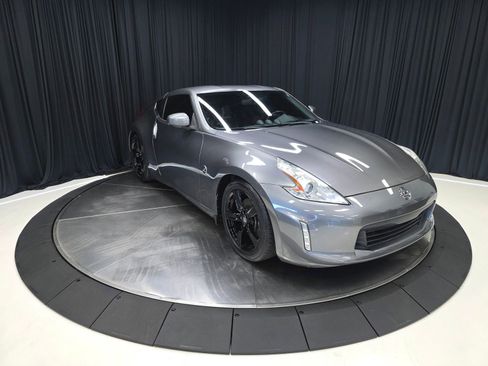 Used 2014 Nissan 370Z Coupe RWD image 7