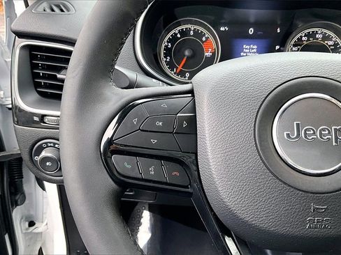 Used 2023 Jeep Cherokee Altitude Lux image 11