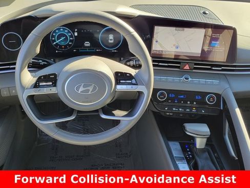 Used 2024 Hyundai Elantra SEL w/ Convenience Package image 4