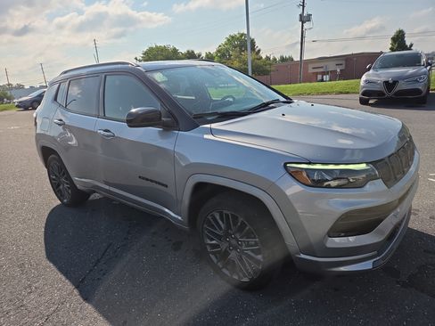 Certified 2022 Jeep Compass High Altitude AWD/4WD image 19