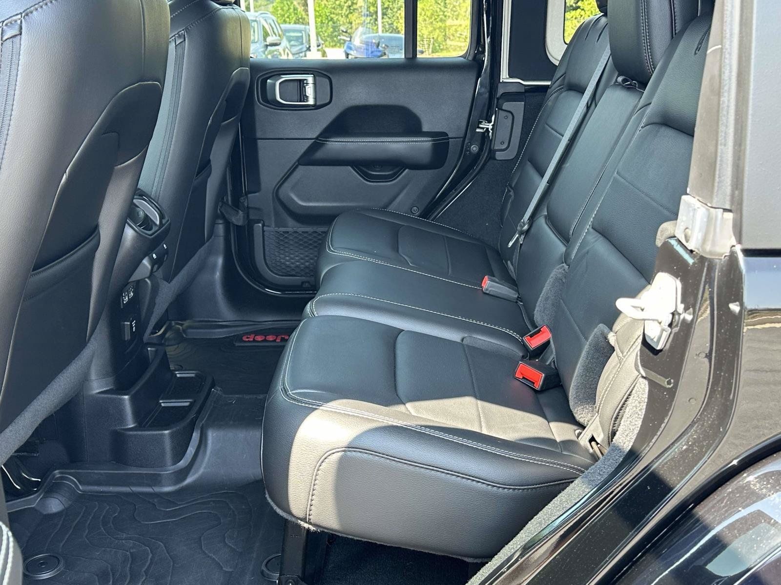 Used 2020 Jeep Wrangler Unlimited Sahara AWD/4WD image 9