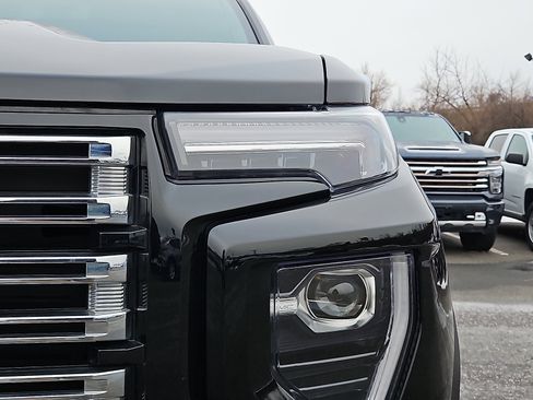 Certified 2023 GMC Canyon Denali image 9