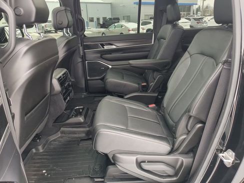 Used 2023 Jeep Wagoneer Series II w/ Premium Group I image 28