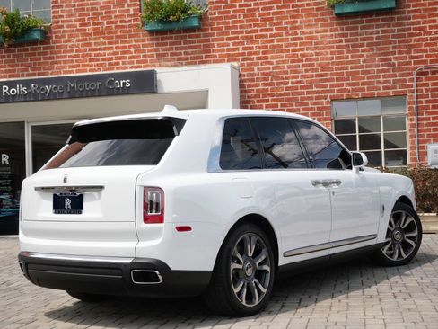 Used 2024 Rolls-Royce Cullinan w/ Cullinan Package AWD/4WD image 2