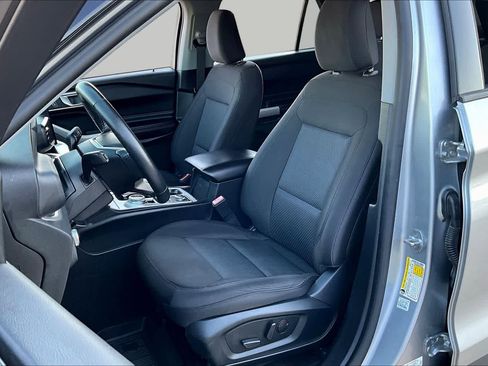 Used 2022 Ford Explorer XLT AWD/4WD image 7