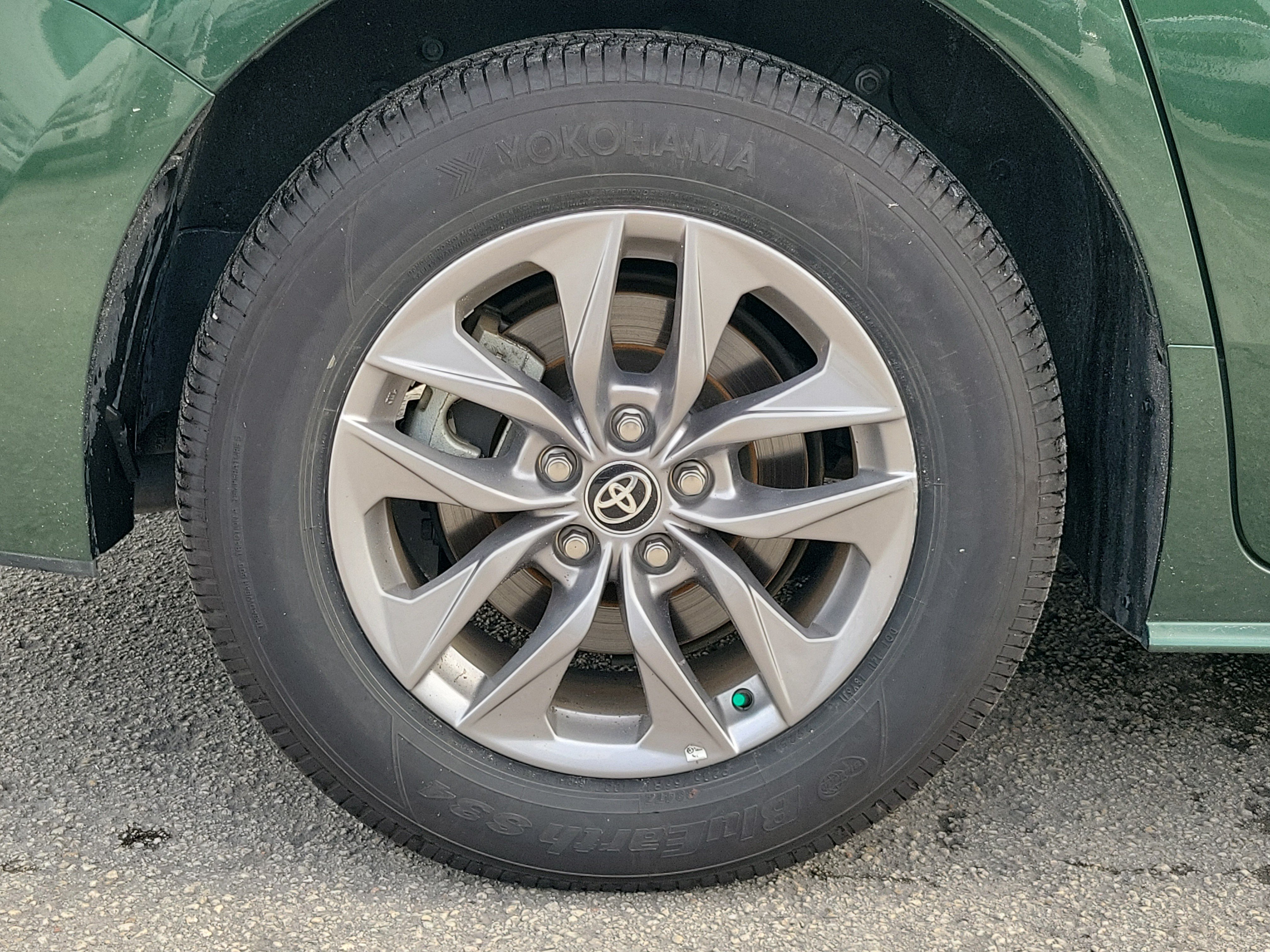 Used 2026 Toyota Sienna XLE FWD image 5