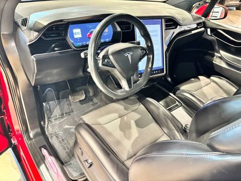 Used 2018 Tesla Model X 75D image 21
