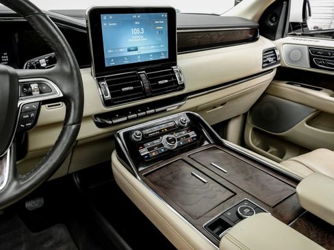 Used 2021 Lincoln Navigator Reserve image 21