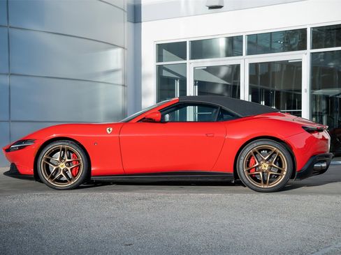Used 2024 Ferrari Roma Spider image 9