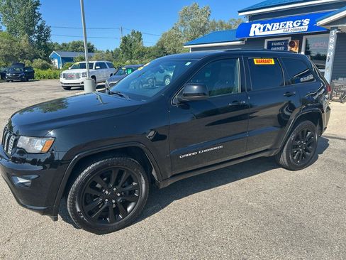 Used 2017 Jeep Grand Cherokee Altitude AWD/4WD image 1