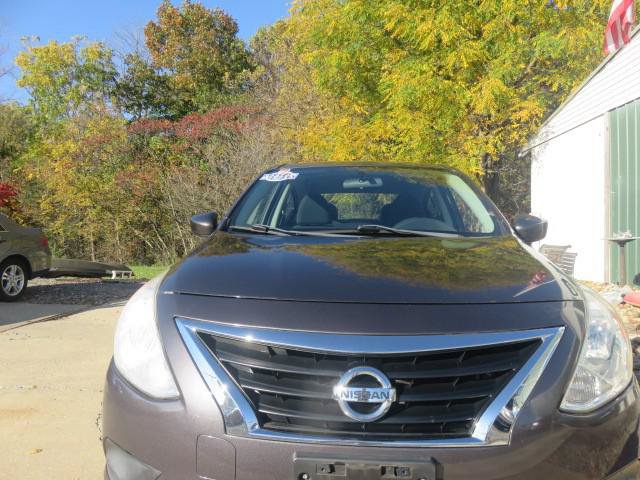 Used 2015 Nissan Versa SV FWD image 2