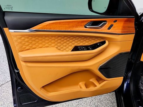 Used 2024 Jeep Grand Cherokee Summit image 11