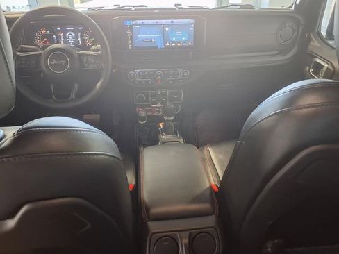 Used 2025 Jeep Wrangler Unlimited Rubicon AWD/4WD image 20