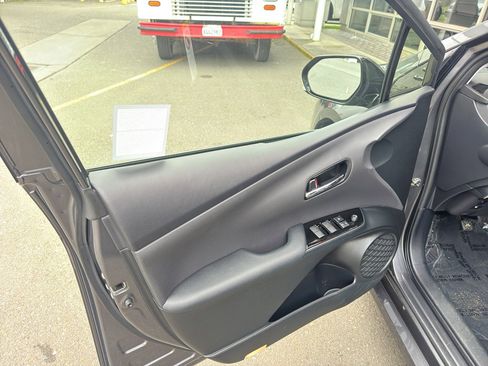 Used 2019 Toyota Prius Prime Advanced image 6