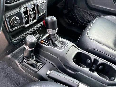 Certified 2022 Jeep Wrangler Unlimited Sahara w/ Cold Weather Group image 17