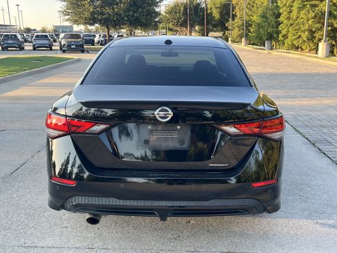 Used 2022 Nissan Sentra SR w/ Midnight Edition FWD image 8