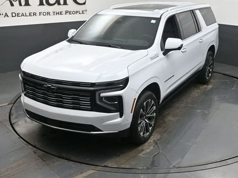 New 2026 Chevrolet Suburban High Country AWD/4WD image 24
