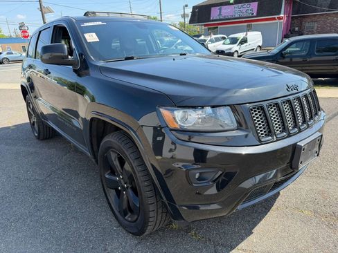 Used 2015 Jeep Grand Cherokee Altitude AWD/4WD image 3