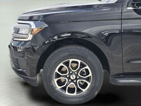 Certified 2024 Ford Expedition XLT AWD/4WD image 9