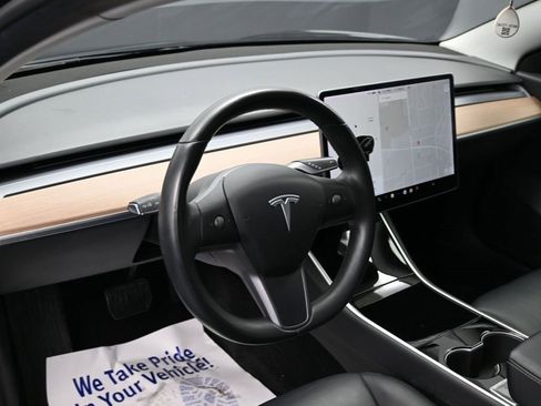 Used 2018 Tesla Model 3 Long Range image 16