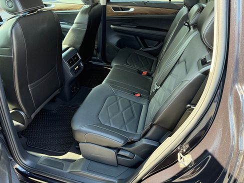 Used 2024 Volkswagen Atlas SE FWD image 14