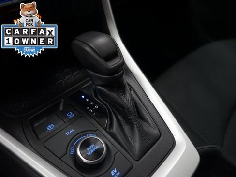 Used 2021 Toyota RAV4 LE image 17
