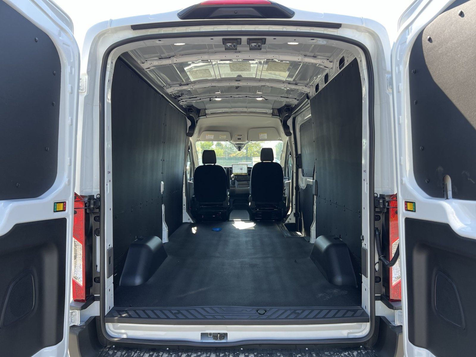 New 2027 Ford Transit 250 148 Medium Roof w/ Load Area Protection Package RWD image 24