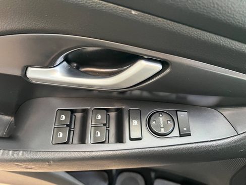 Used 2018 Hyundai Elantra GT FWD image 18