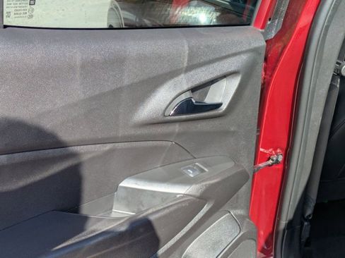 Used 2025 Chevrolet Trax LT w/ LT Convenience Package image 20