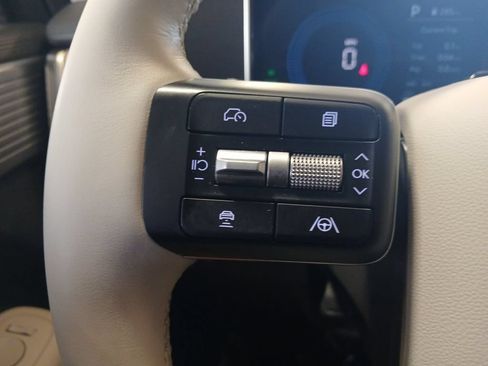 Used 2025 Hyundai Santa Fe SEL FWD image 18