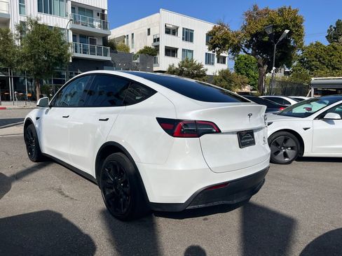 Used 2023 Tesla Model Y Long Range AWD/4WD image 9