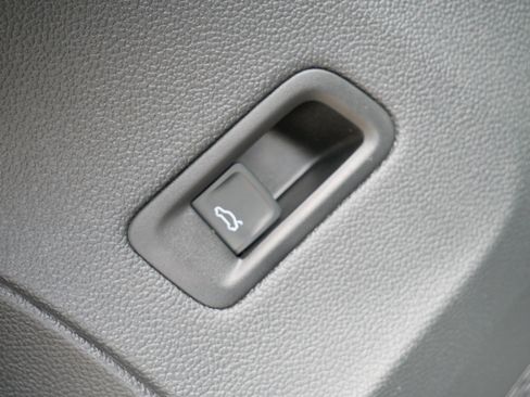 Certified 2025 Volkswagen Atlas Peak Edition SE image 23