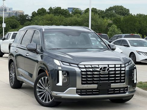 Used 2023 Hyundai Palisade Calligraphy w/ Cargo Package FWD image 2