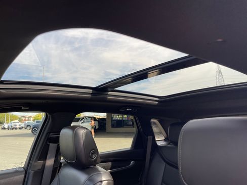 Used 2021 Cadillac XT5 Premium Luxury image 12