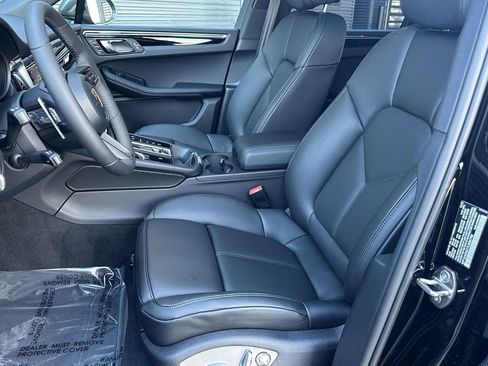 New 2026 Porsche Macan AWD/4WD image 5