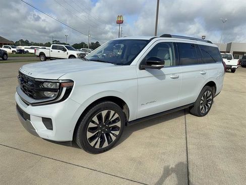 Used 2025 Ford Expedition Platinum w/ Driver's Package AWD/4WD image 1