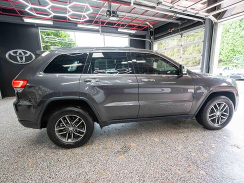 Used 2017 Jeep Grand Cherokee Limited AWD/4WD image 4