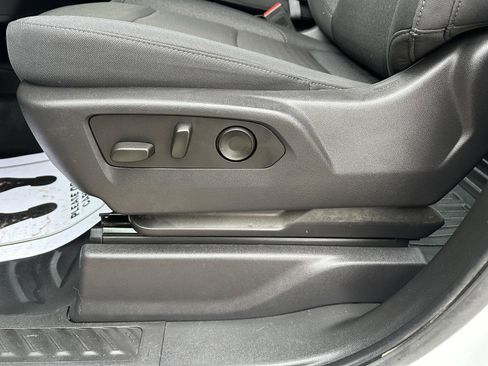 Used 2024 Chevrolet Silverado 1500 W/T w/ Z71 Off-Road Package image 9