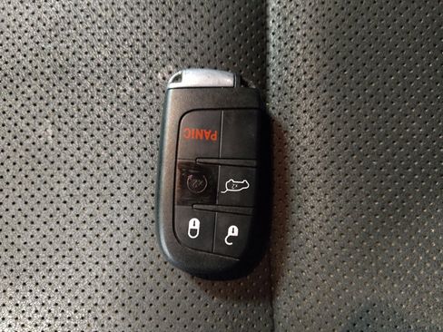 Used 2019 Jeep Grand Cherokee Laredo w/ Laredo X Package image 32