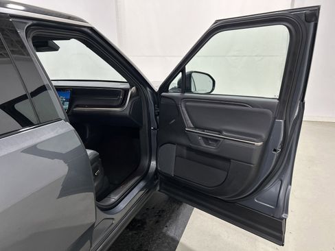 Used 2025 Rivian R1S Adventure AWD/4WD image 18