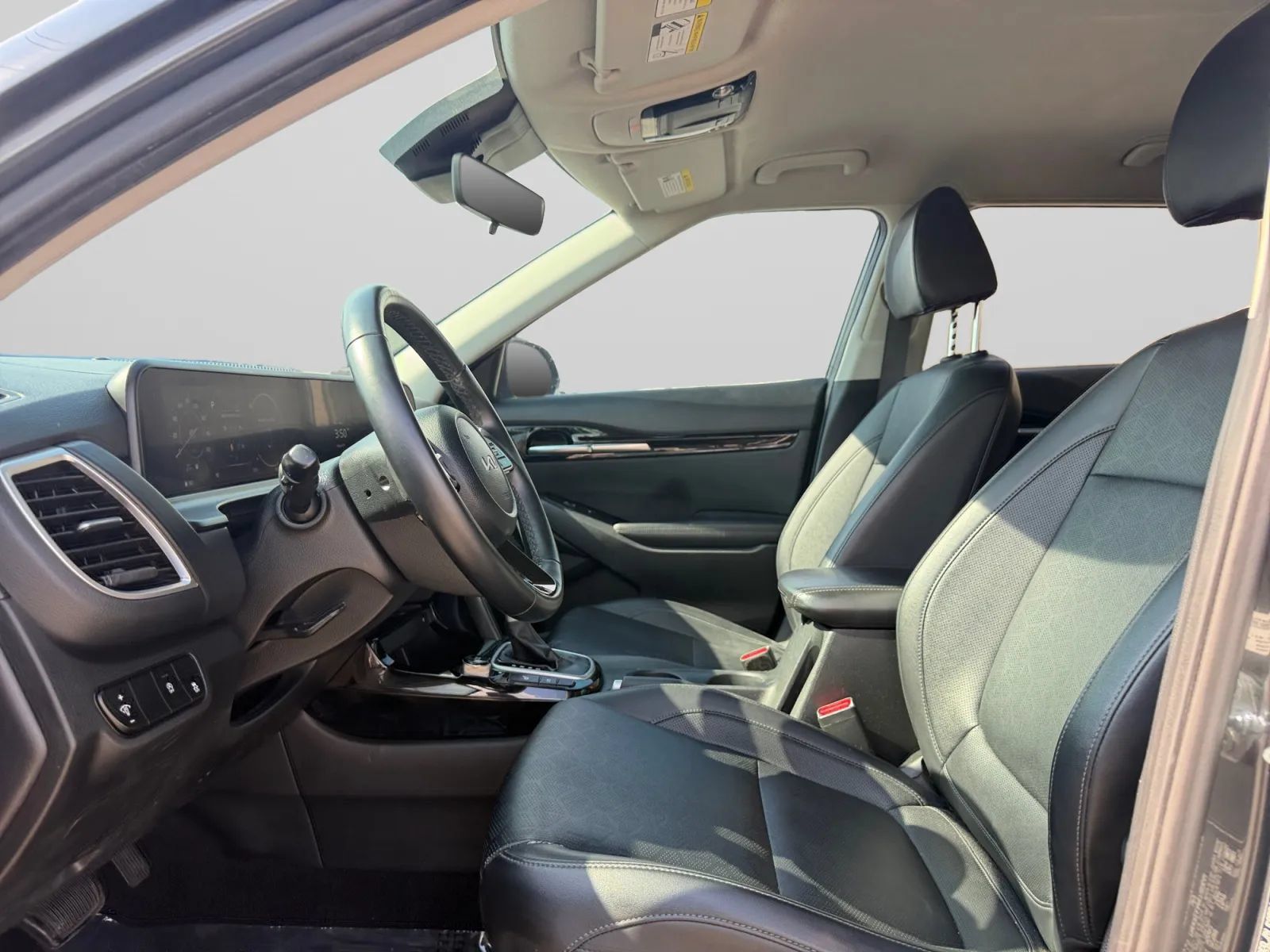 Used 2024 Kia Seltos EX FWD image 16