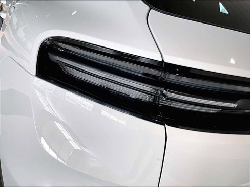 Used 2025 Porsche Macan 4 Electric image 32