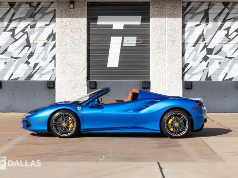 Used 2019 Ferrari 488 Spider image 8