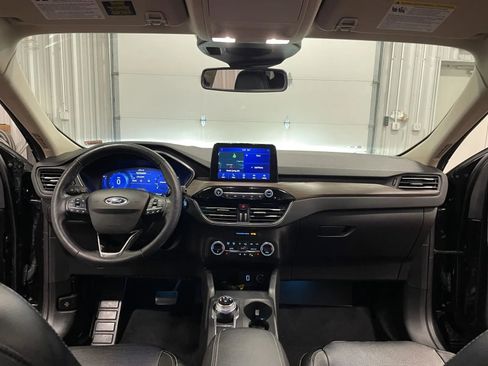 Used 2020 Ford Escape Titanium image 29