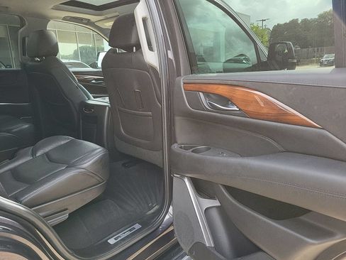 Used 2017 Cadillac Escalade Luxury RWD image 28