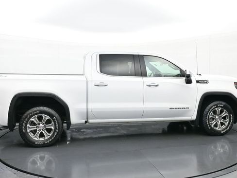 Used 2023 GMC Sierra 1500 SLT image 2