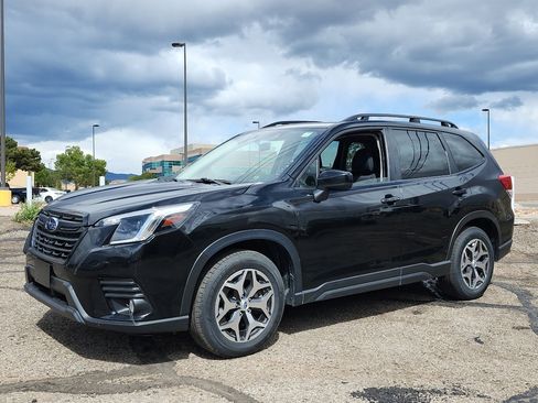 Used 2022 Subaru Forester Premium AWD/4WD image 1